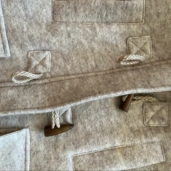 Zara winter jacket with hood with faux fur detachable size medium - Picture 2 of 5